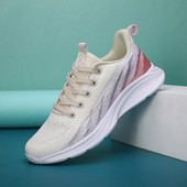 Spordimudeliga naiste tossud