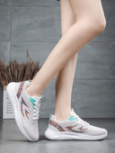 Hingavast kangast paeltega naiste sügistossud