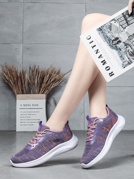 Hingavast kangast paeltega naiste sügistossud