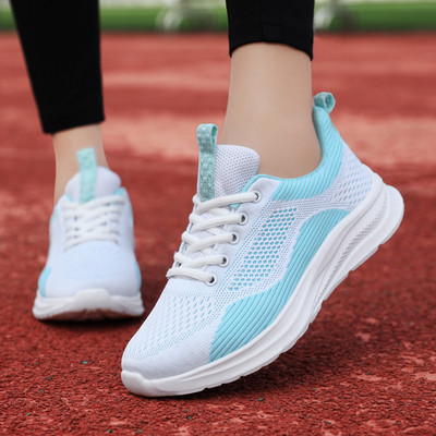 Naiste sportimiseks sobivad hingavad tossud