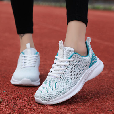 Naiste sportimiseks sobivad hingavad tossud