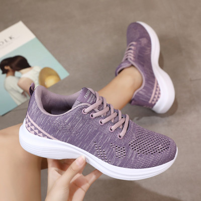 Γυναικεία sneakers από διχτυωτό ύφασμα που αναπνέει με κορδόνια και γράμματα