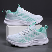 Naiste libisemiskindlast võrgust tossud