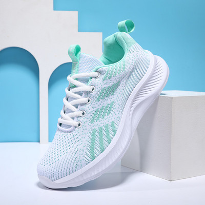 Naiste libisemiskindlast võrgust tossud