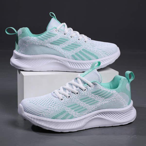 Naiste libisemiskindlast võrgust tossud