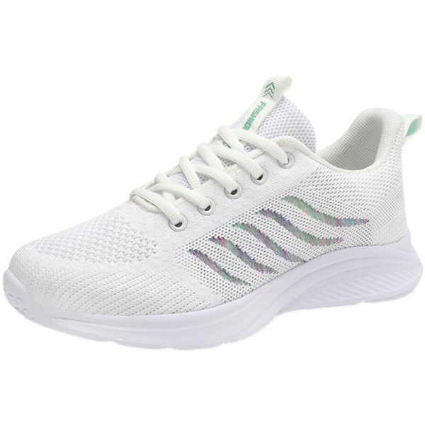 Sportske ženske tenisice s ravnim potplatom i natpisom