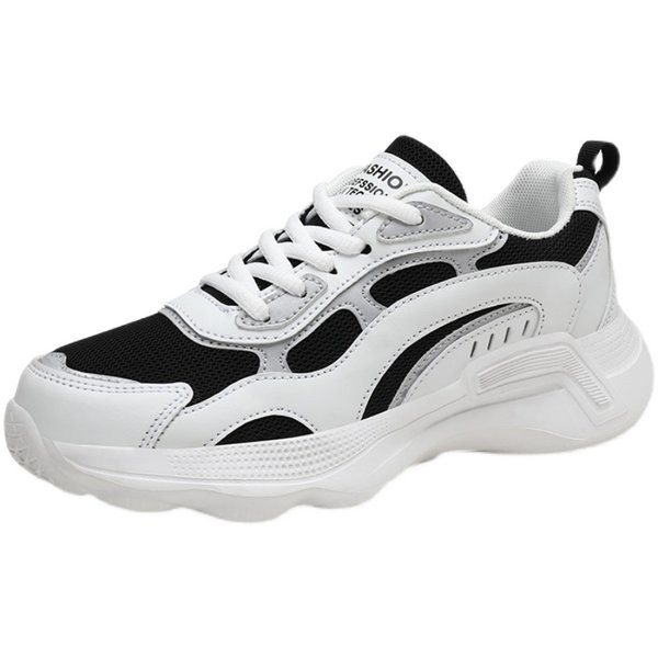 Un nou model de adidasi de dama cu talpa aspra