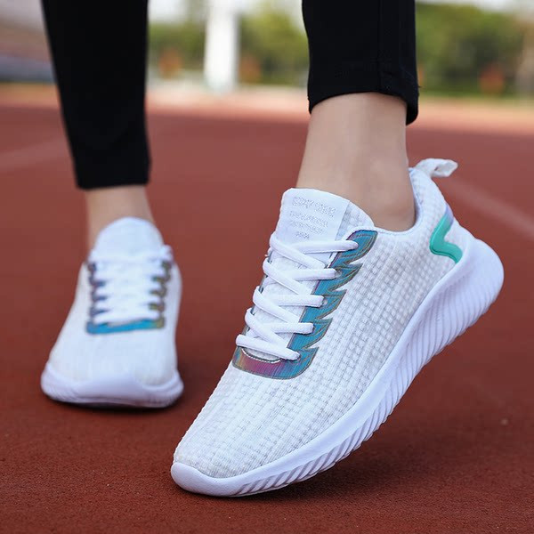 Ženske tenisice s vezicama - pogodne za sport