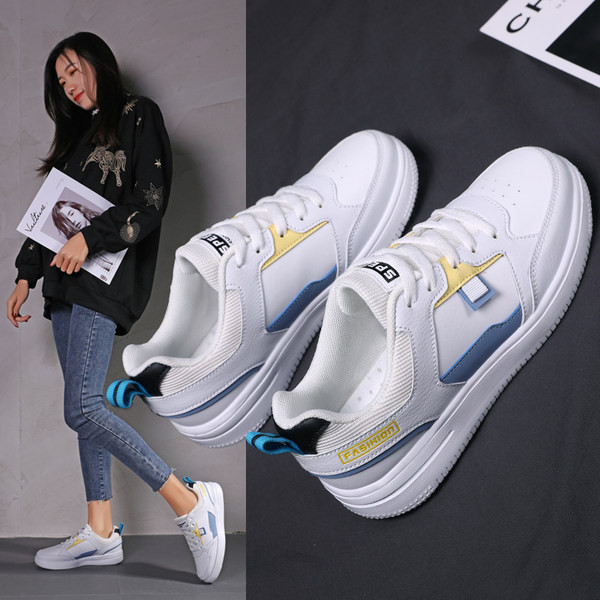 Ženske kožne tenisice s pertlama na ravnom potplatu i natpisom