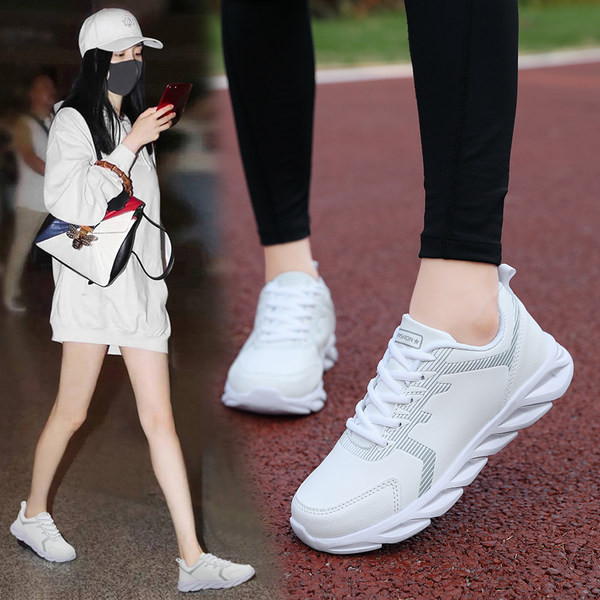 Ležerne ženske tenisice sa vezicama i natpisom