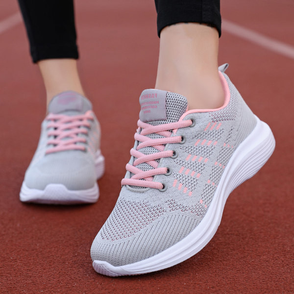Novi model ženskih tekstilnih tenisica s ravnim potplatom na vezanje