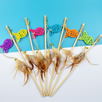 Igračka za mačke Drvena drška Riba od ratana Interaktivne igračke za mačke sa zvonom Otporne na ugriz Pernate igračke za mačke Zadirkuju ogrebotine Potrepštine za kućne ljubimce