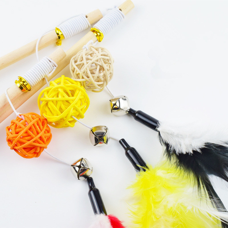 Igračka za mačke Drvena drška Riba od ratana Interaktivne igračke za mačke sa zvonom Otporne na ugriz Pernate igračke za mačke Zadirkuju ogrebotine Potrepštine za kućne ljubimce