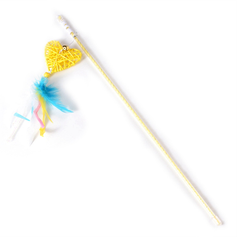 Võltssulgedest kassikepike kassipoegade interaktiivne mänguasi, käsitsi valmistatud südamekujuline plastikust kassikellakellake kassipoegade mänguasi lemmikloomatarbed