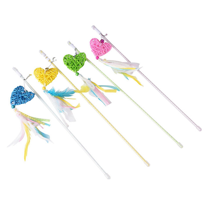 Võltssulgedest kassikepike kassipoegade interaktiivne mänguasi, käsitsi valmistatud südamekujuline plastikust kassikellakellake kassipoegade mänguasi lemmikloomatarbed