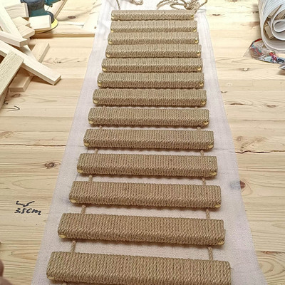 Prie sienos tvirtinama didelių kačių lentyna kačių hamakam – aukščiausios kokybės kačių baldai, skirti miegui, žaidimui, laipiojimui ir poilsiui kačių žaislas