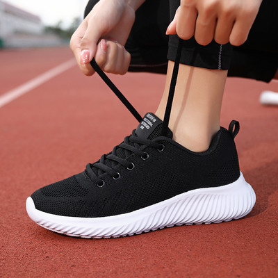 Tekstiilist sporditossud paelte ja pealdisega naistele