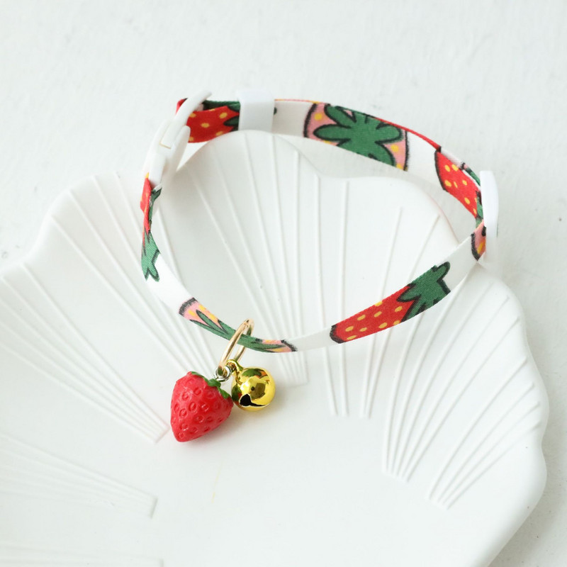 Suvised maasika-ananassi lemmiklooma kaelarihmad armsad multikad Moodne kassi kaelarihm, reguleeritav kellukesega koera kaelarihmaga kassipoeg kutsika kaunistus