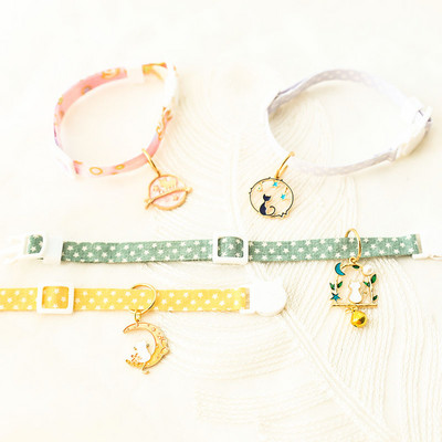 1 DB Nylon állítható macskanyakörvek Candy Color Moon Swing cica aranyos divat csengőkkel medál biztonsági csat kisállat dekoráció