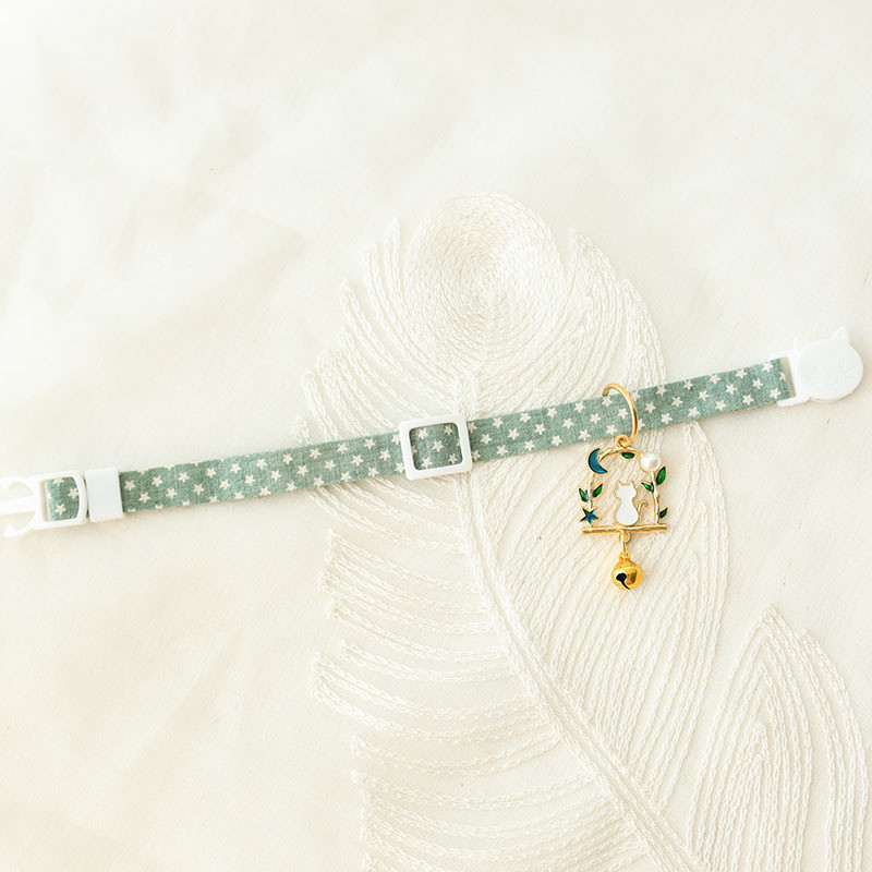 1 buc. guler reglabil din nailon pentru pisici, culoare bomboană, leagăn de lună, pisicuță, modă drăguță, cu clopote, pandantiv, cataramă de siguranță, decorare pentru animale de companie