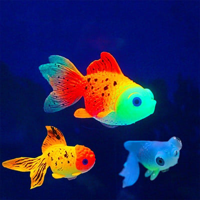 Tamsoje švyti dirbtinės akvariumo žuvys Realistiškos judančios plūduriuojančios spalvingos auksinės žuvelės netikros žuvies ornamentas akvariumo rezervuarui