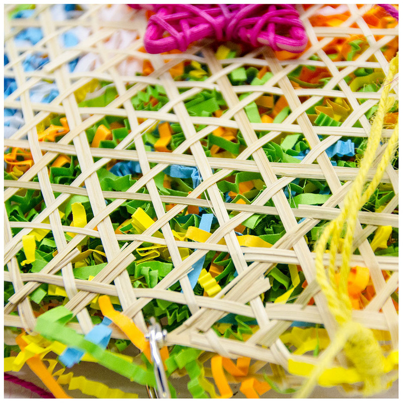 Ebaokuup Igračke za ugrize papiga Ptica igračka za žvakanje u potrazi za hranom Rezač papira u boji Bambus tkani za golupčiće, korelije, pupavce