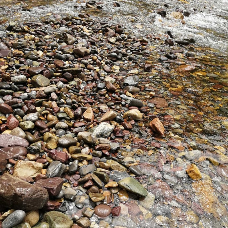 Loodusliku vooluliiva hulgimüük akvaariumi aluspinna haljastuskaunistused, väikesed kivid veeloomatarbed