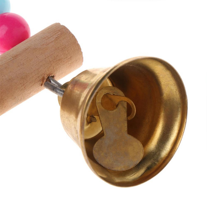 Medinės spalvingos pakabinamos sūpynės su varpeliais Papūgos stovas ešerių žaislai paukščių reikmenys narvų priedai