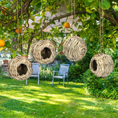 Bumbiņas formas dabiskas zāles putnu māja ārpusē karājas kolibri Izturīgs, izturīgs putnu barotājs, kas piekārts dārza pagalma dekorēšanai