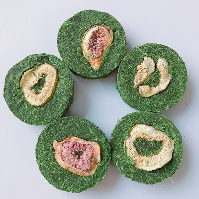 Mājdzīvnieku zobu griešanas rotaļlietas Kāmja truša zāles kūka Dabiska maza dzīvnieka košļājamā rotaļlieta Trušu zobi Kārumi Ziedu kūka Molāras rotaļlietas