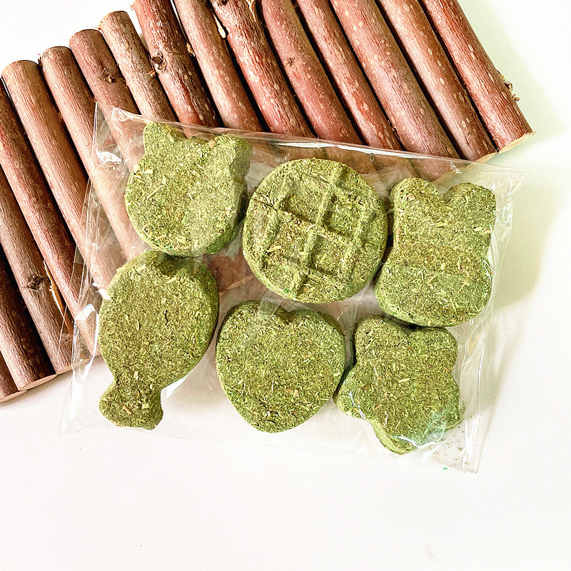 Mājdzīvnieku zobu griešanas rotaļlietas Kāmja truša zāles kūka Dabiska maza dzīvnieka košļājamā rotaļlieta Trušu zobi Kārumi Ziedu kūka Molāras rotaļlietas