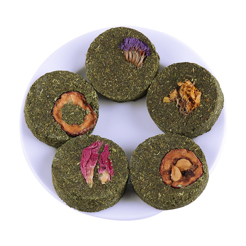 Mājdzīvnieku zobu griešanas rotaļlietas Kāmja truša zāles kūka Dabiska maza dzīvnieka košļājamā rotaļlieta Trušu zobi Kārumi Ziedu kūka Molāras rotaļlietas