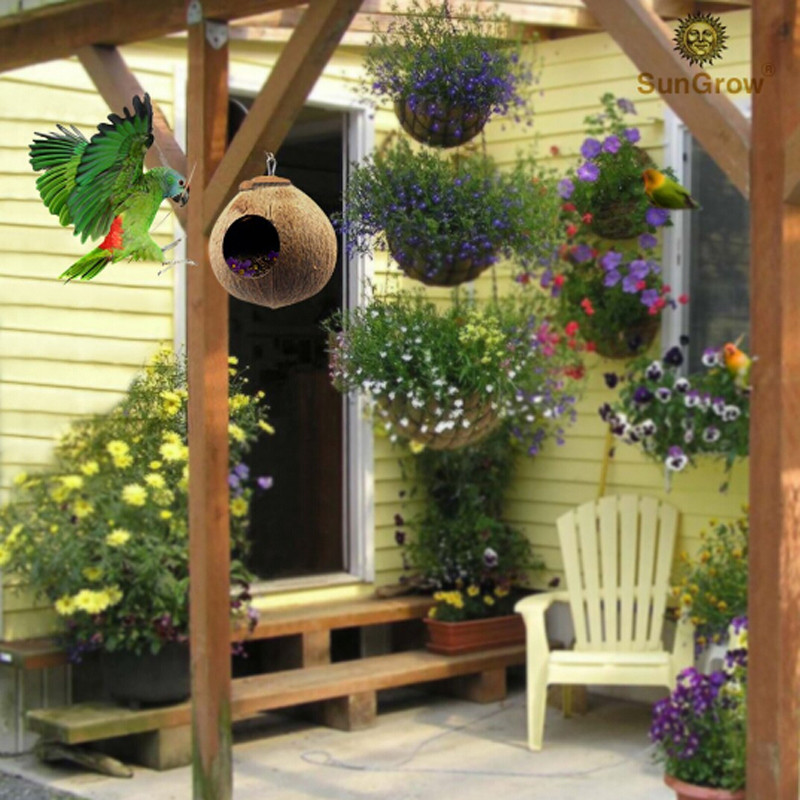 Dabīgi kokosriekstu čaumalas putnu būri Papagaiļu māja ligzdošanas mājas būris ar iekarināmu auklu maziem mājdzīvnieku papagailīšiem žubītēm zvirbuļiem