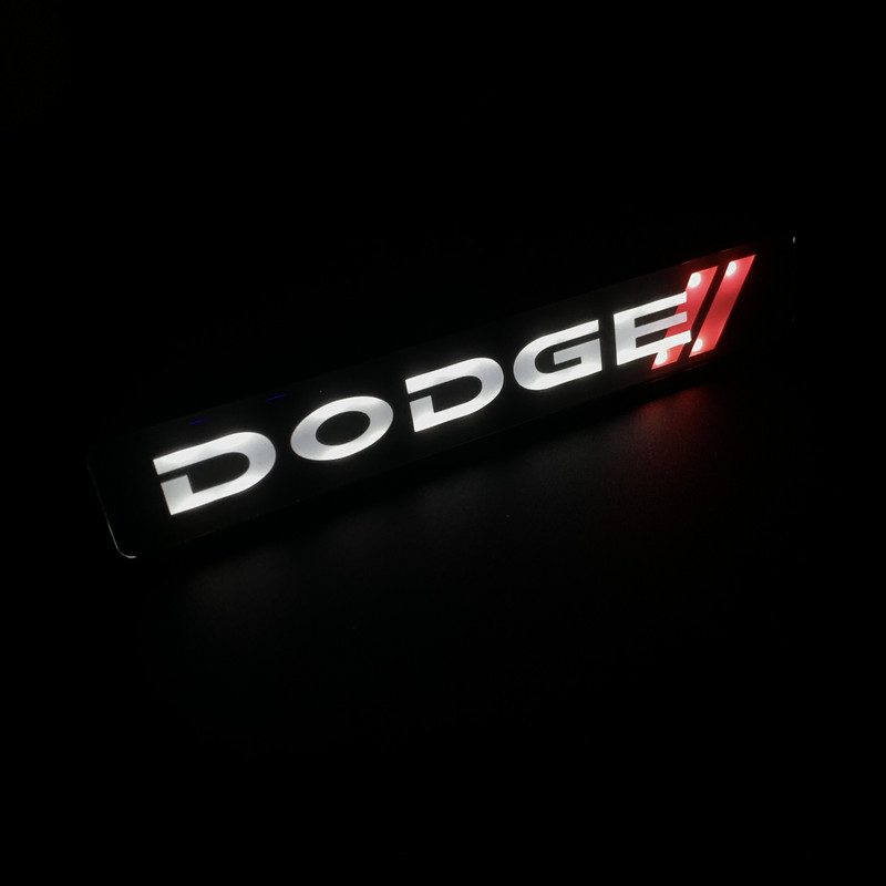 Accesorii pentru stilul mașinii ABS cromat Led Emblema pentru grilă pentru capota frontală pentru Dodge Challenger RAM 1500 încărcător Avenger Caliber
