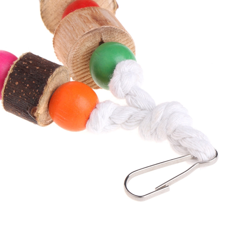 Naturaalsest puidust linnupapagoi värvilised mänguasjad närimiseks rippuvad puuripallid, kaks köit