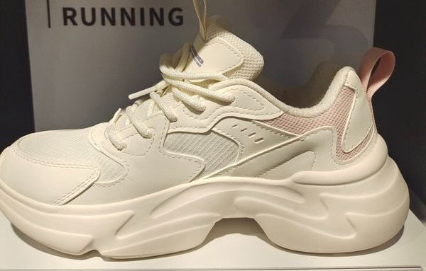 Naiste retro nöörkinnisega tossud