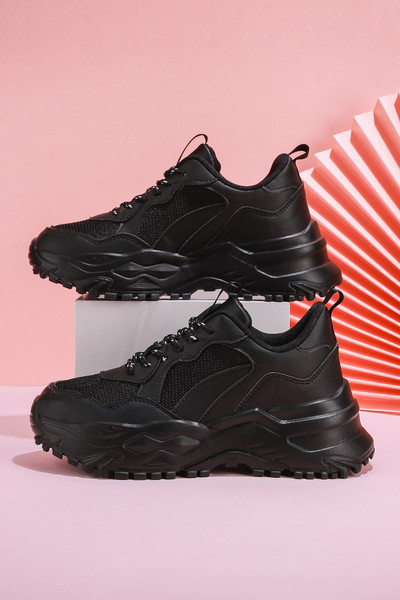 Adidași sport de damă cu talpă aspră