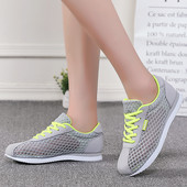 Naiste hingavad tossud kolmes värvitoonis