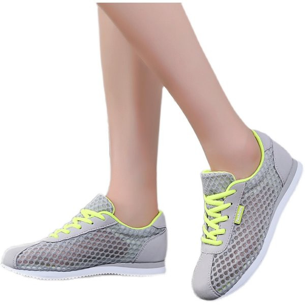 Naiste hingavad tossud kolmes värvitoonis