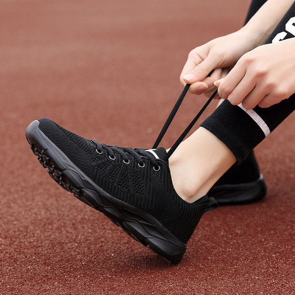 Model sport de adidași din material textil