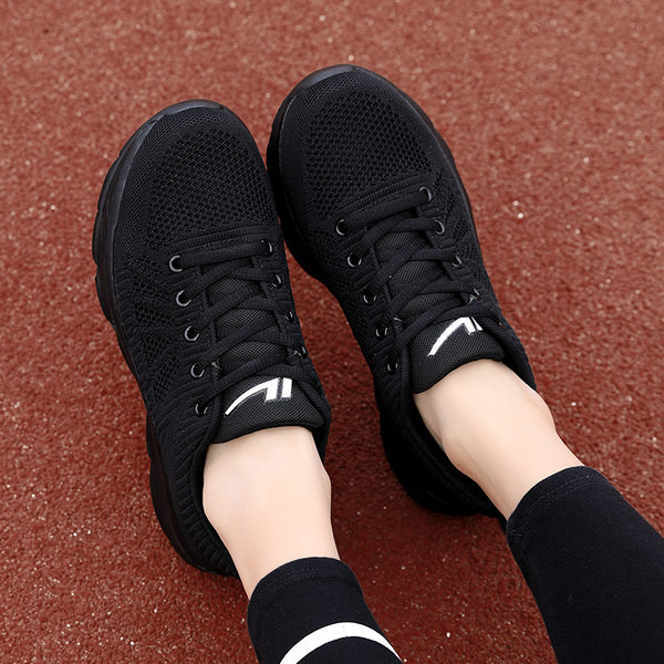 Model sport de adidași din material textil