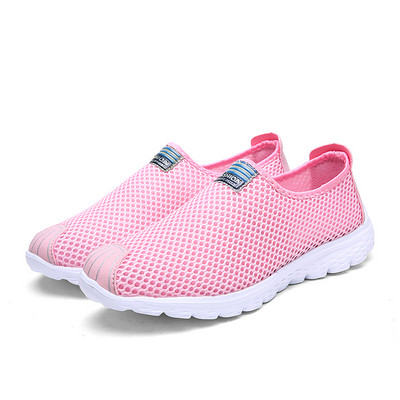 Women`s breathable sports sneakers