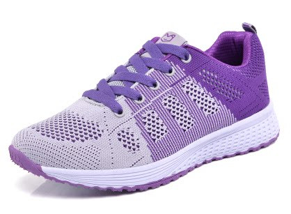 Hingavast kangast paelte ja kirjaga sporditossud