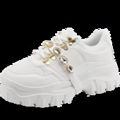 Moodsad kõrge talla ja dekoratiivkividega naiste tossud