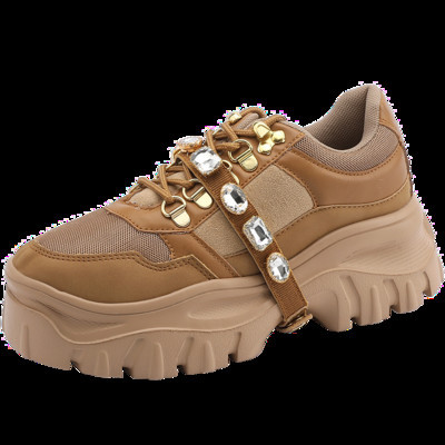 Moodsad kõrge talla ja dekoratiivkividega naiste tossud