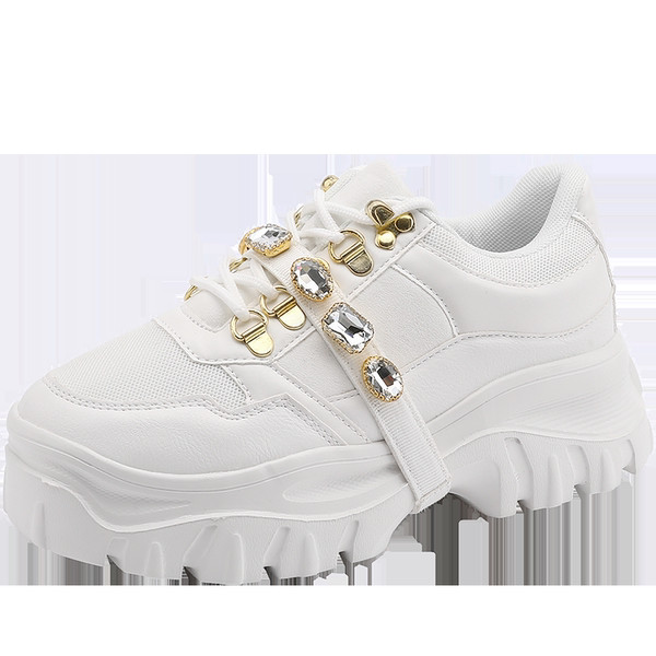 Moodsad kõrge talla ja dekoratiivkividega naiste tossud