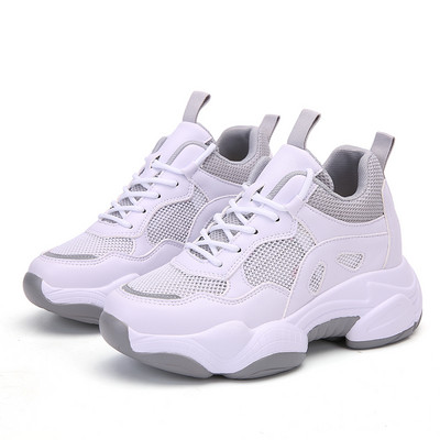 Νέο μοντέλο γυναικείων sneakers με ψηλή σόλα