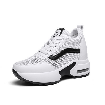 Νέο μοντέλο γυναικείων sneakers με ψηλή σόλα