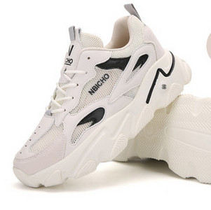 Tenisi dama - in doua culori