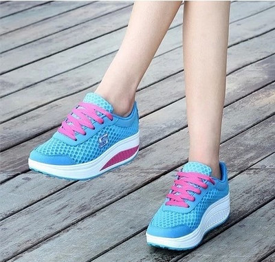 Adidasi sport cu talpa inalta